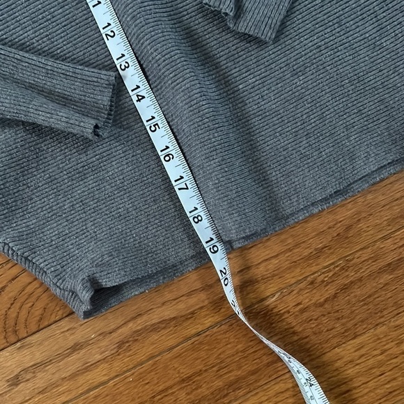 Forever 21 Gray Ribbed Sweater Size Small - Picture 6 of 8